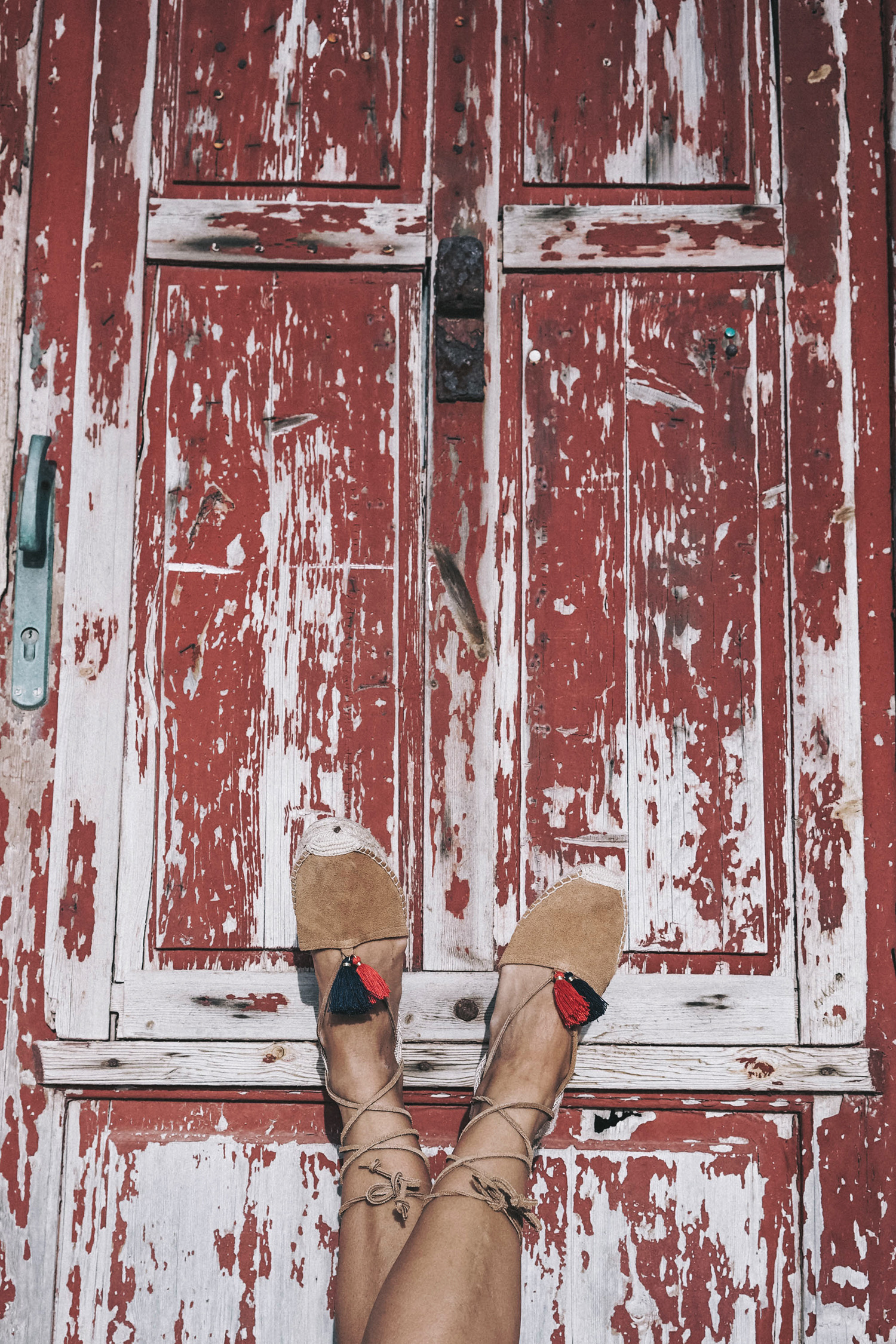Lace_up_Blouse-Ralph_Lauren-Soludos_Espadrilles-Soludos_Escapes-Skirt-Straw_Hat-Canotier-Lack_Of_Color-Street_Style-Mykonos-Greece-Collage_Vintage-171