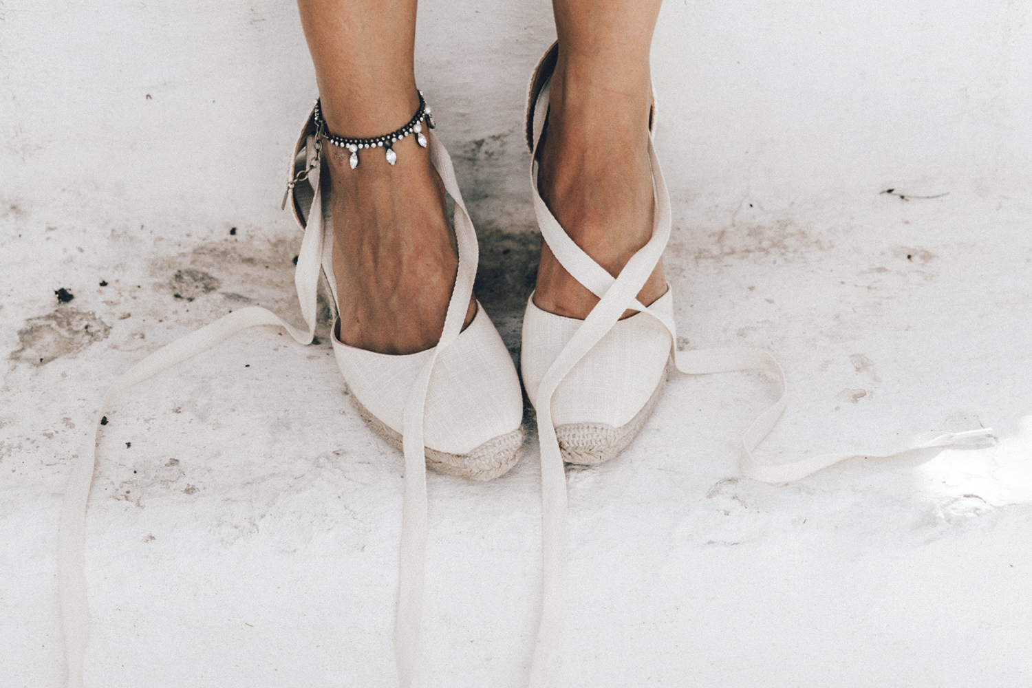 Tularosa_Dress-Soludos_Escapes-Soludos_Espadrilles-Sezane_Bag-Leather_Crossbody_Bag-Boho_Outfit-Look-Ray_Ban-Street_Style-Mykonos-Greece-Collage_Vintage-47