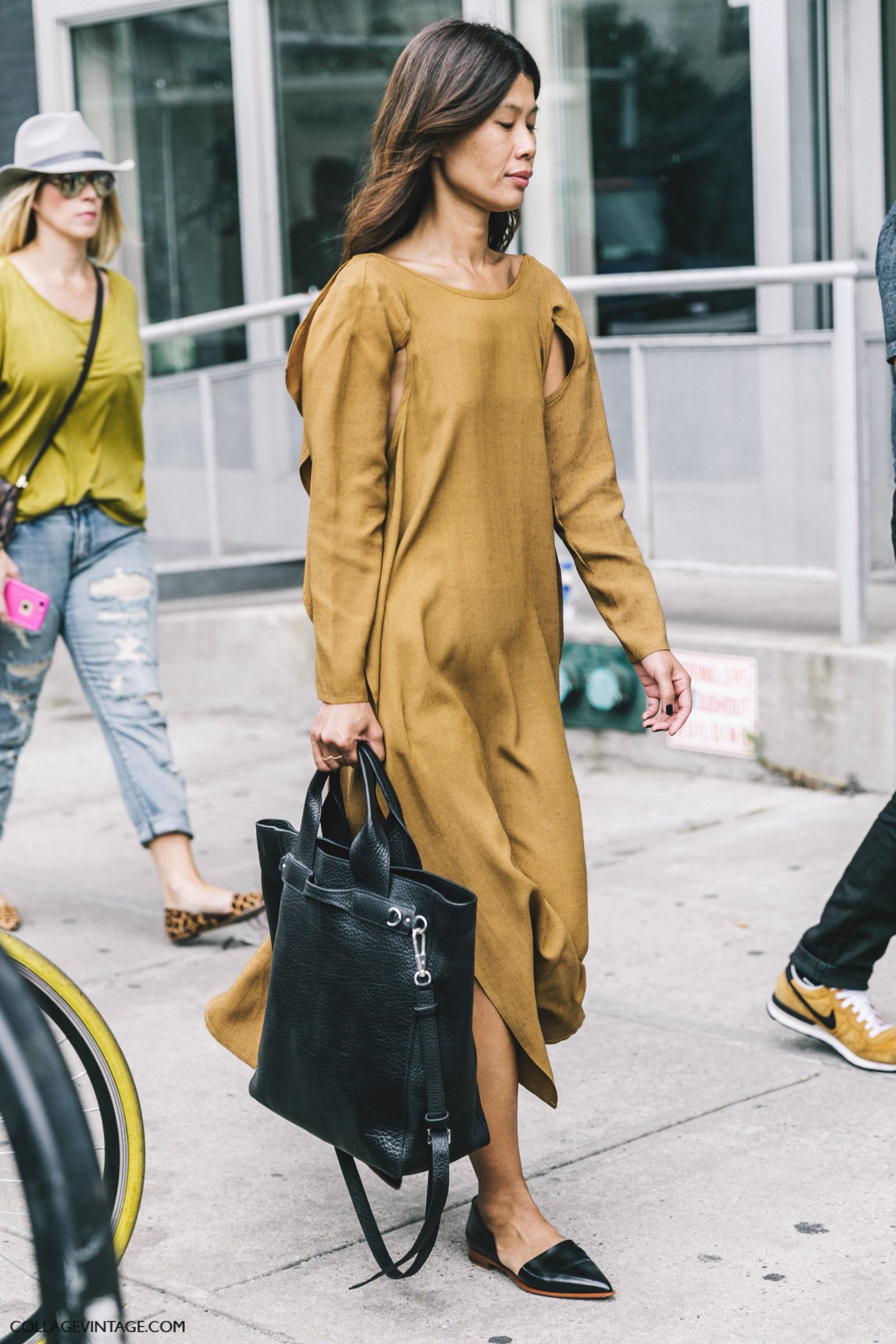 nyfw-new_york_fashion_week_ss17-street_style-outfits-collage_vintage-mustard_dress-shopper_bag-1