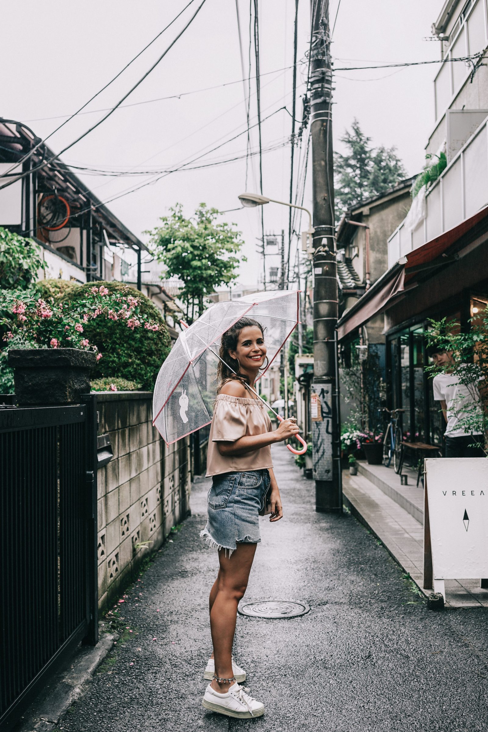 Tokyo_Travel_Guide-Fish_Market-Harajuku-Levis_Denim_Skirt-Off_The_Shoulders_Top-YSL_Sneakers-Outfit-Collage_Vintage-Street_Style-141