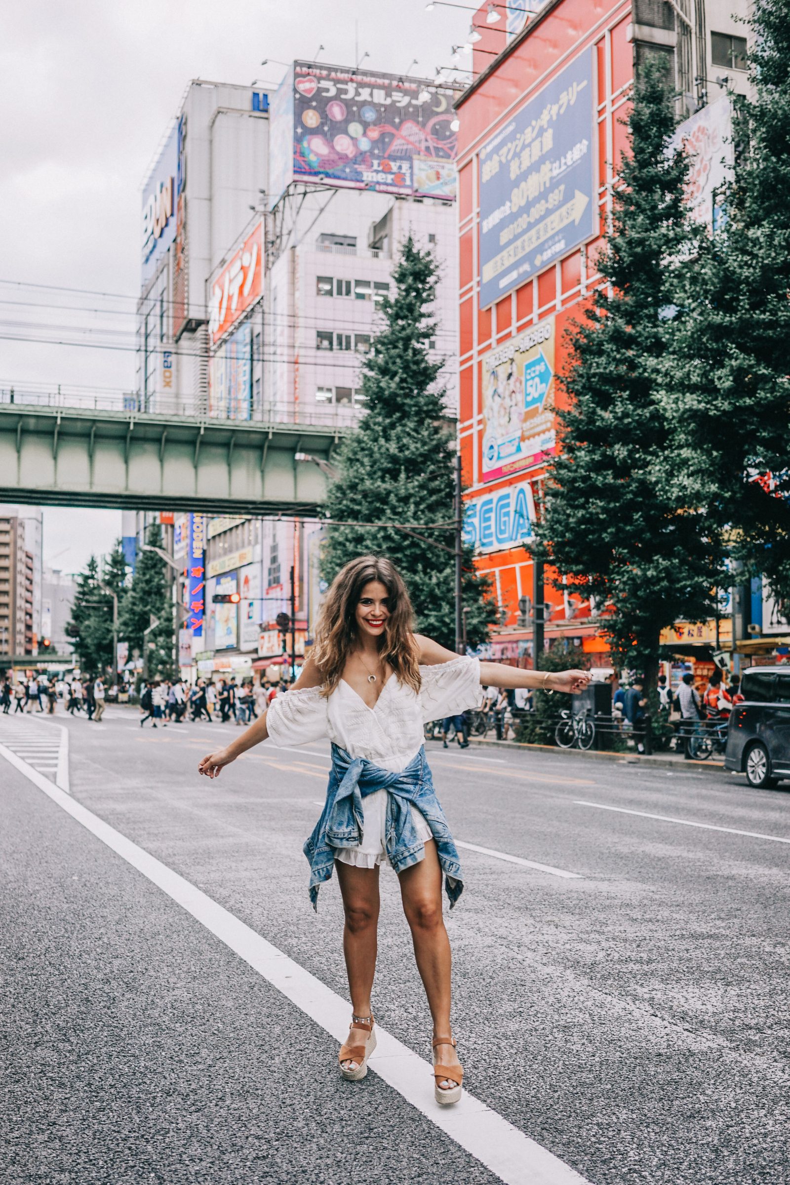 tokyo_travel_guide-outfit-collage_vintage-street_style-lovers_and_friends_jumpsuit-white_outfit-espadrilles-backpack-levis_denim_jacket-akihabara-127