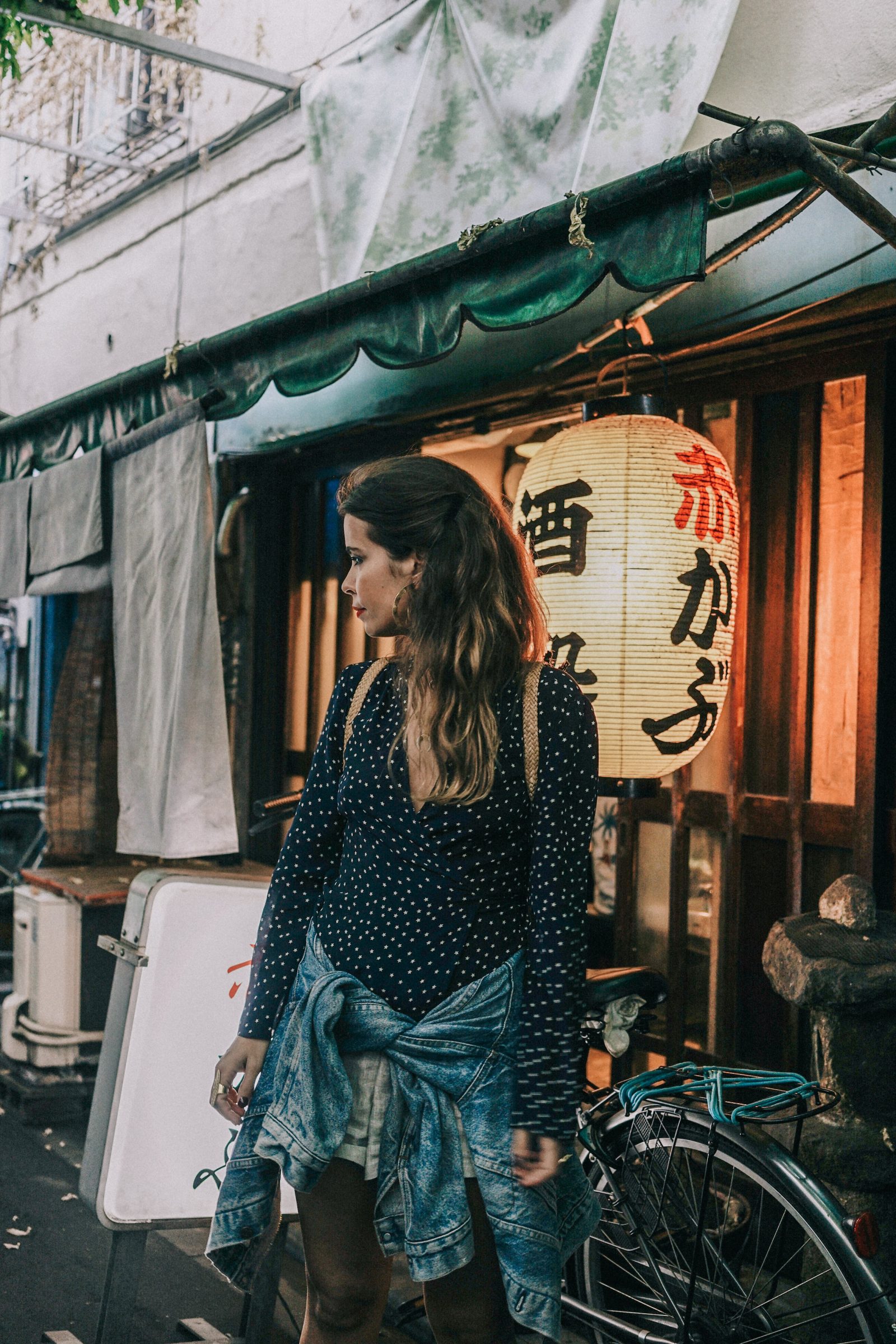 Tokyo_Travel_Guide-Outfit-Collage_Vintage-Street_Style-Reformation_Shorts-Realisation_Par_Stars_Blouse-Sneakers-Flea_Market_Backpack-101