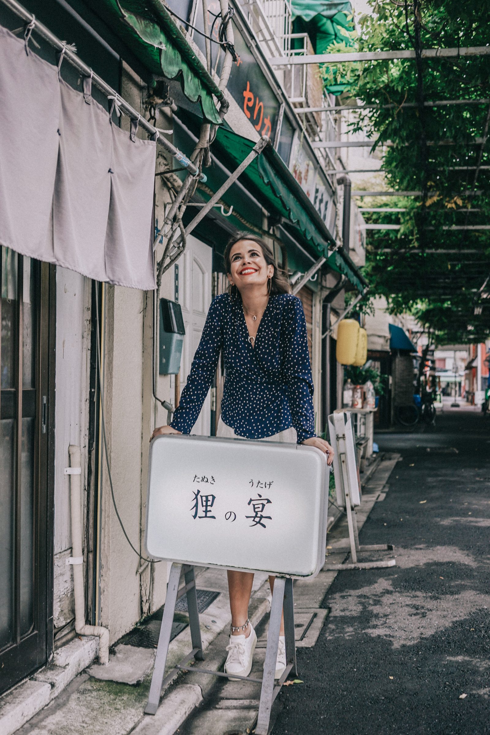 Tokyo_Travel_Guide-Outfit-Collage_Vintage-Street_Style-Reformation_Shorts-Realisation_Par_Stars_Blouse-Sneakers-Flea_Market_Backpack-86