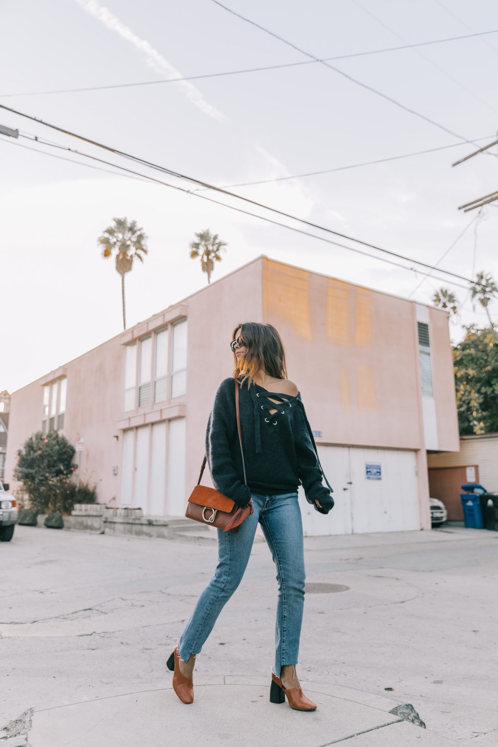 venice_beach-knotted_jumper-levis_jeans-chloe_bag-mango_shoes-horn_necklaces-outfit-street_style-los_angeles-collage_vintage-107